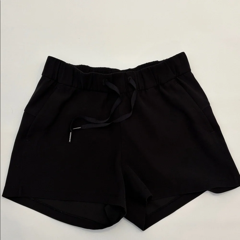 Lululemon Women’s Shorts Black On The Fly Shorts Elastic Waist size 4